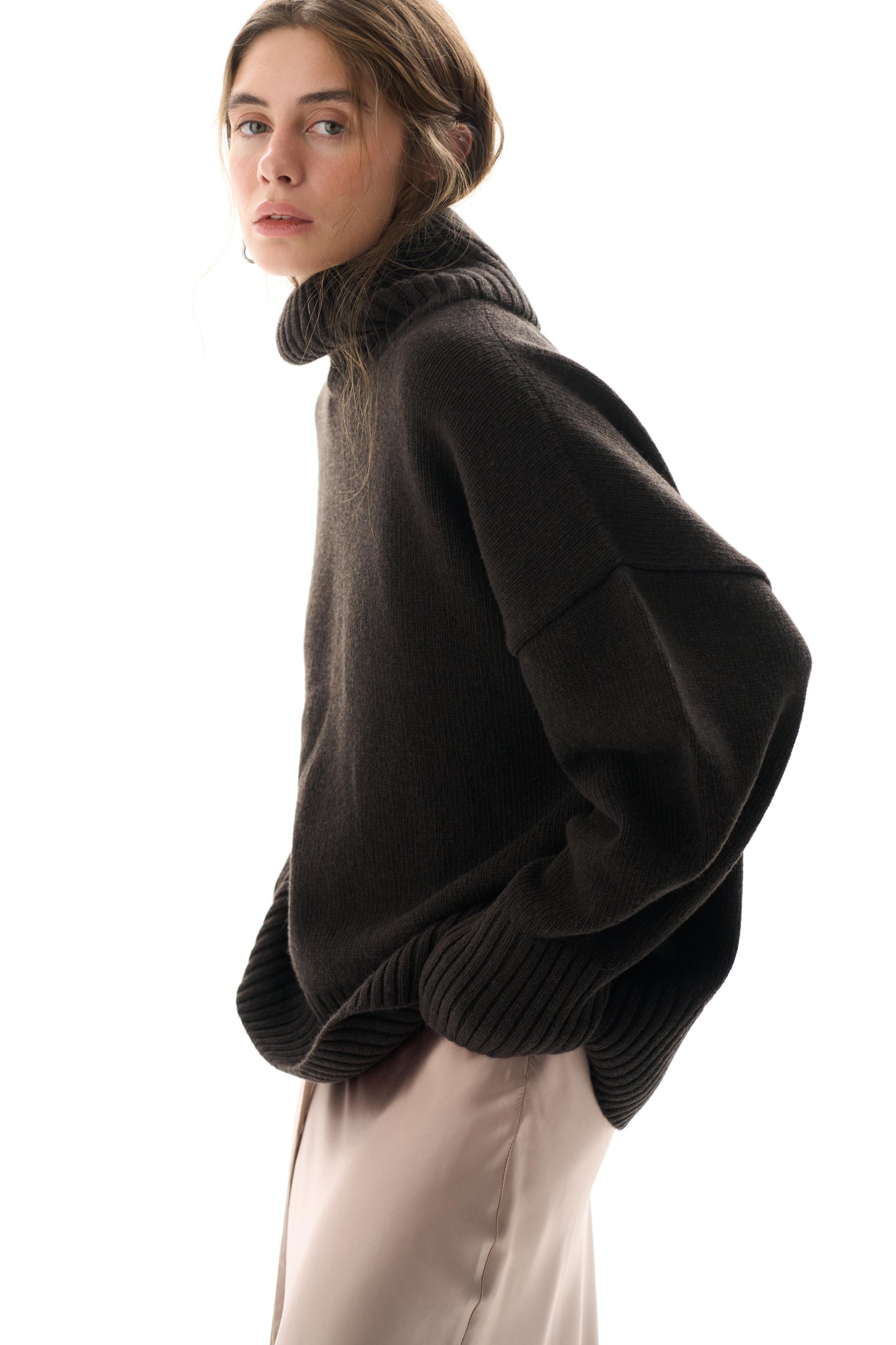 ВОВНЯНИЙ СВЕТР MELLOW